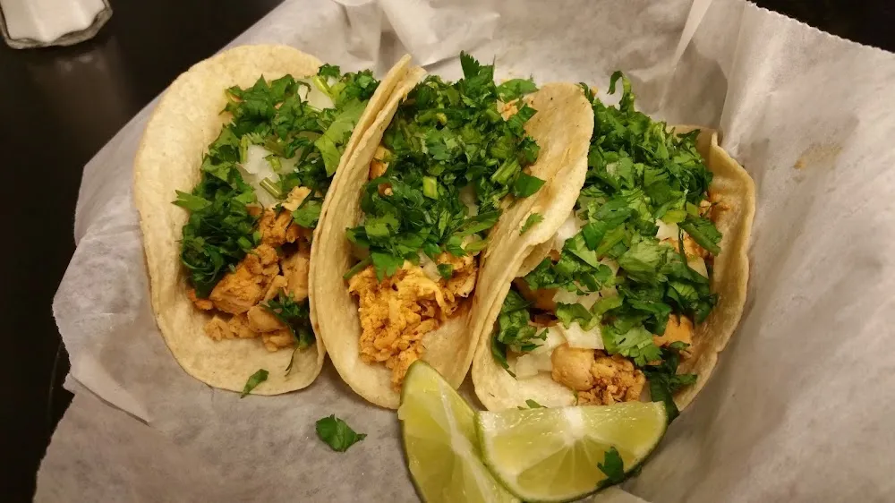 Quesadilla De Pollo Con Jalapeno Fresca